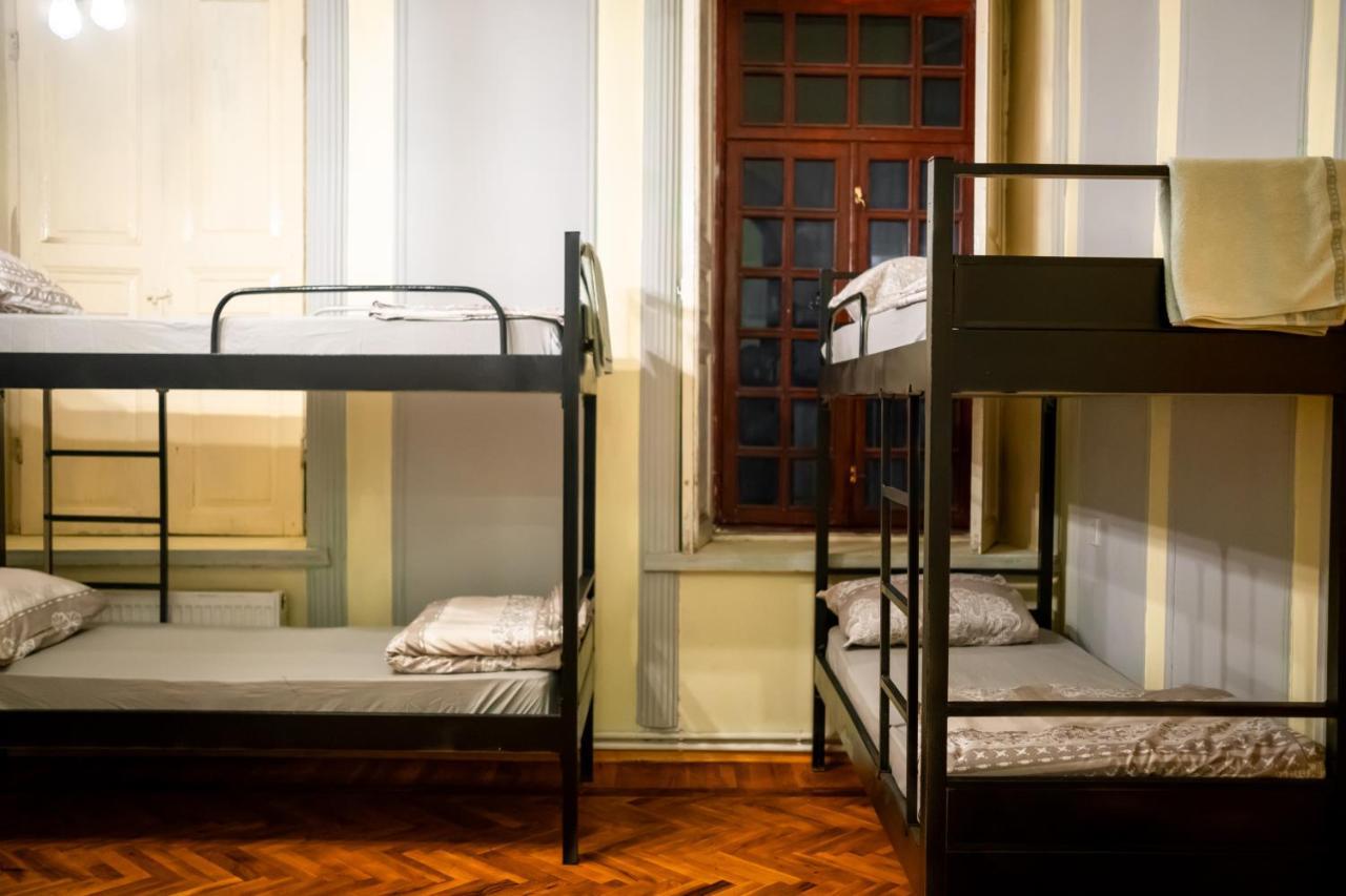 Flora Music & Art Hostel Баку Екстериор снимка